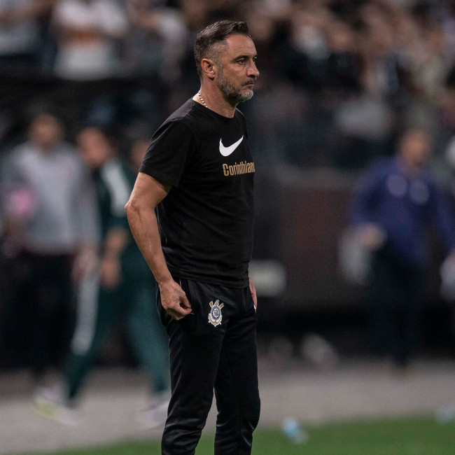 Vitor Pereira spoke to multiple English clubs