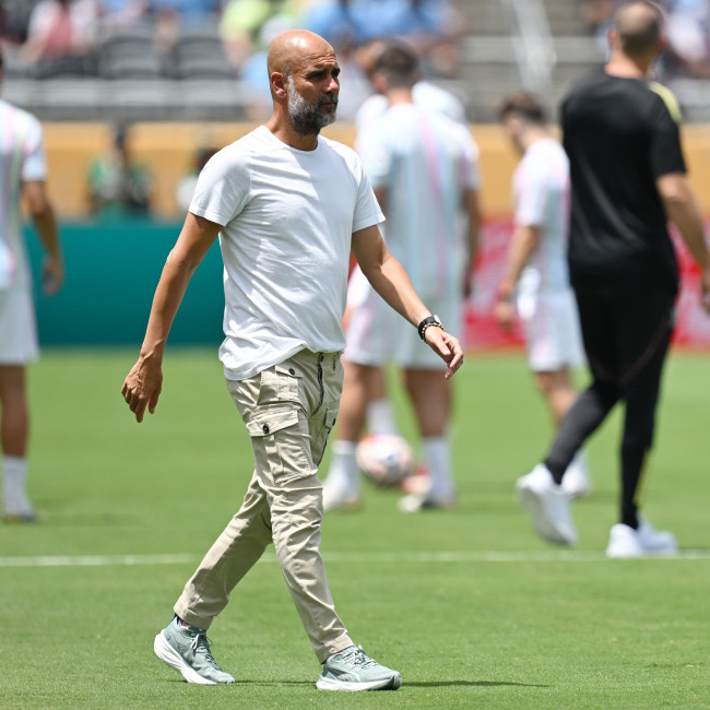 Pep Guardiola backs Man City to handle pressure of Premier League title race